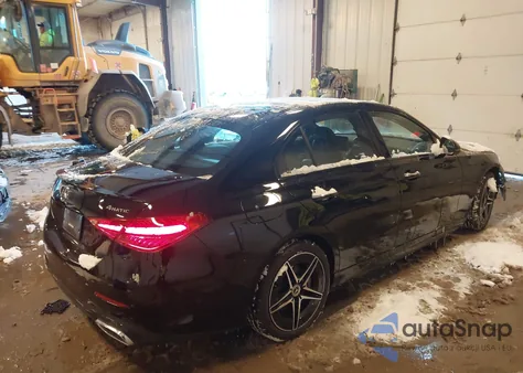 2024 Mercedes-Benz C 300 z USA, uszkodzony, nr VIN W1KAF4HB4RR221552